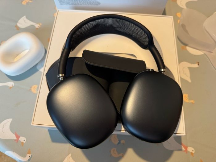 Apple AirPods Max (USB-C) - Like New / Spotless Condition