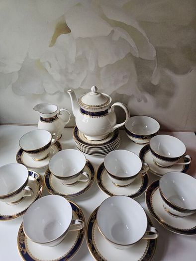 Royal Crafton Bone China "Viceroy" Tea Set