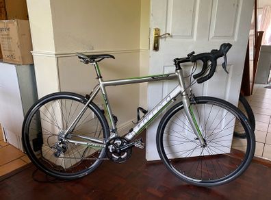 Carrera vanquish 6061 t6 Road Bike