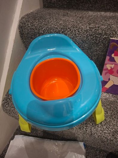 POTETTE Travel Potty & New Liners and Travel Potty