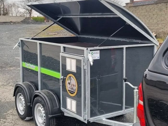 4 birth dog trailer