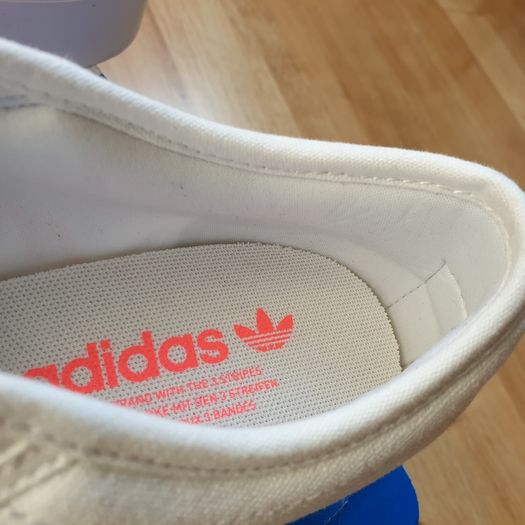 Brand new Adidas Originals Nizza Platform Size 5 UK trainers in white with pink three stripes
