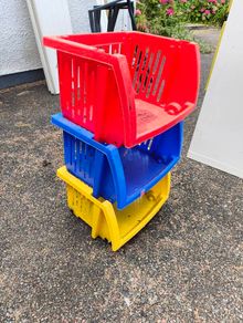Storage containers