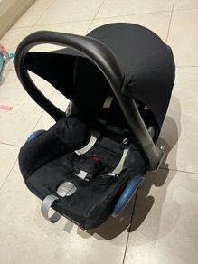 Maxi Cosi baby seat and isofix base