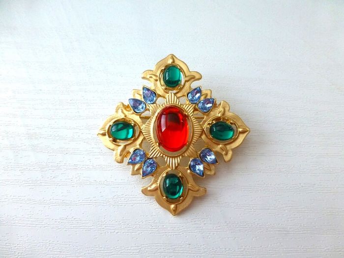 Vintage Style Emerald Red Stone Gold Brooch Pin