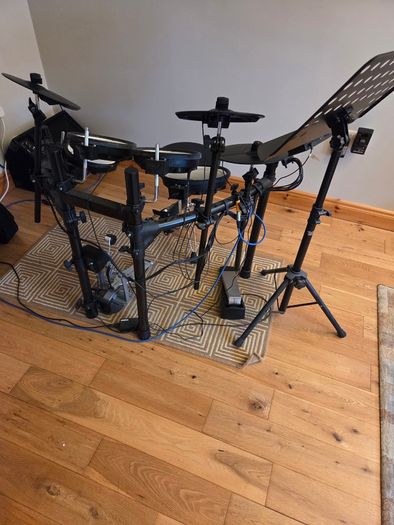 Roland TD-07 DMK, pedal, throne, monitor