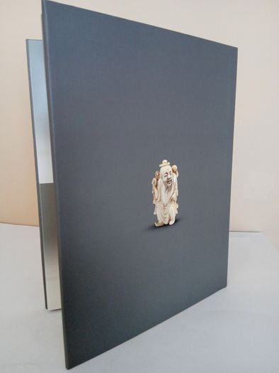 The Golden Autumn Collection of Chinese Snuff Bottles by Robert Kleiner (Signed and Inscribed by the Author) (PT163)
