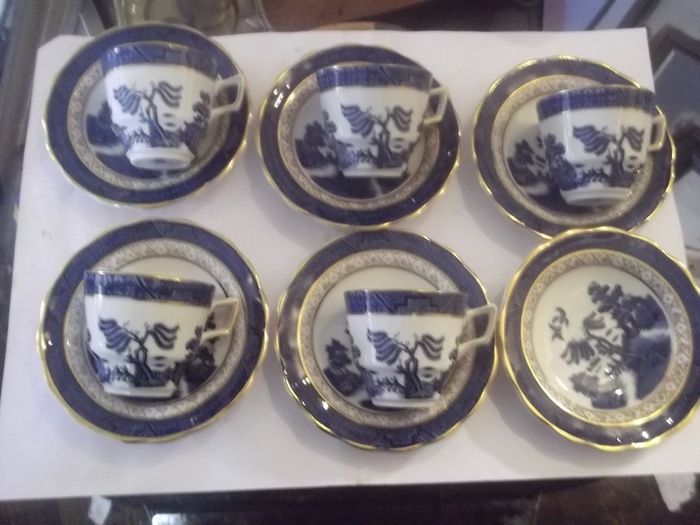 a antique 5 peice blue and white coffee set cups and sausers by royal doulton