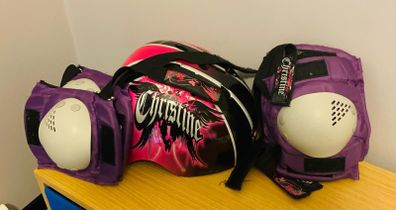 Skate Helmet & protective pads.