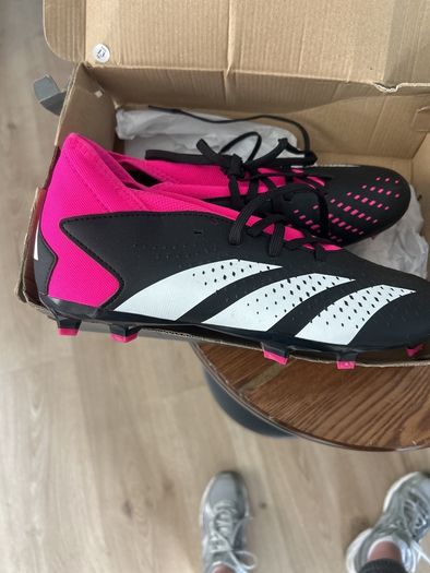ladies football boots