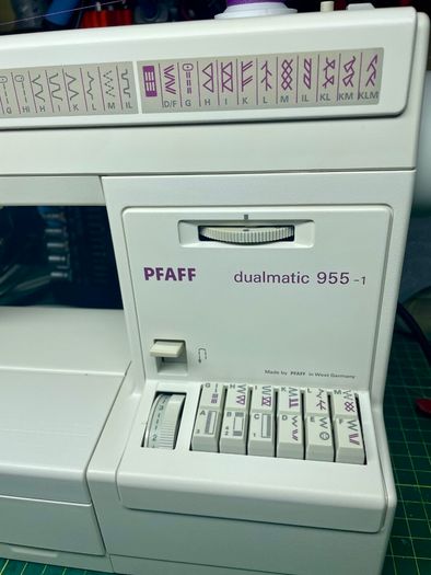 PFAFF Dualmatic 955-1 Sewing Machine with IDT(Upper walking foot) - Just serviced - Excellent condition