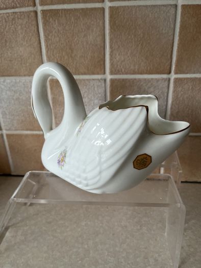 Vintage Royal Tara " Irish Blossom " Swan Choir Boy & Vase