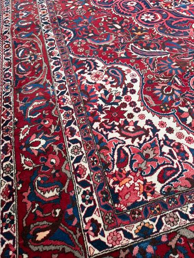 Magnificent Large Persian Bakhtiari Rug | Hand-Knotted Wool | 380cm X 260cm