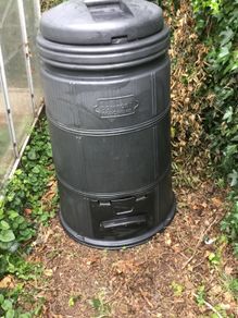 Outdoor compost bin