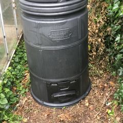 Outdoor compost bin