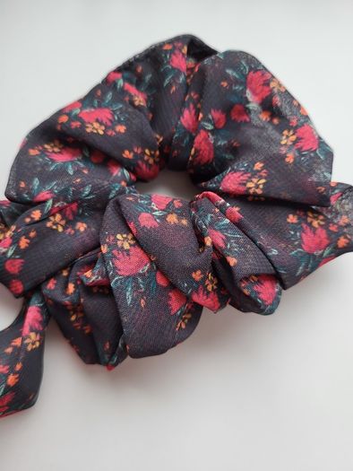 AVON Scrunchie with tail, black in red flowers,  NEW