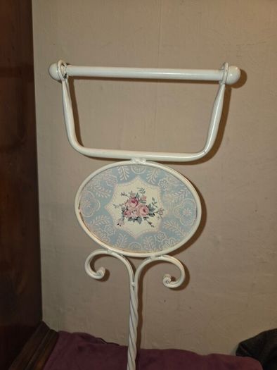 Vintage metal free standing toliet paper holder