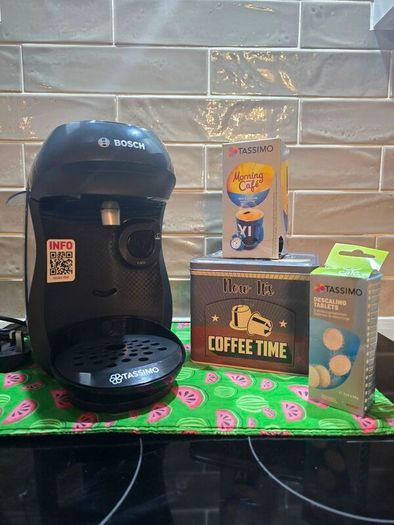 TASSIMO Happy Coffee Maker + Coffee Pods
