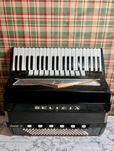 piano accordion Delicia Cassotto 2+2 LMMH