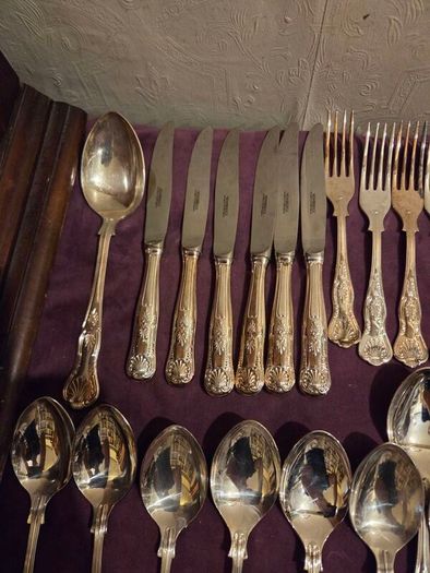 Newbridge Silverware 31 Piece Kings Pattern Set