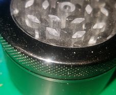 Metal Herb Grinder black clear top 3 layer