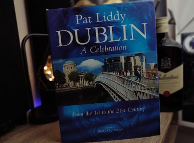 Dublin a Celebration ! From the 1st to the 21st Century ! HAND SIGNED by Pat Liddy ! Hardcover ! 2000 ! by Dublin Corporation ! AUTOGRAPH !