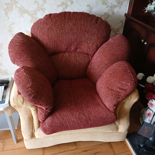 3 piece suite of furniture
