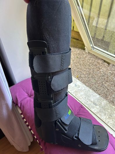 Medical boot best and walking sticks