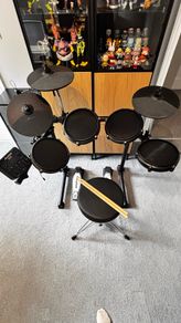 Alesis turbo mesh kit with drum throne
