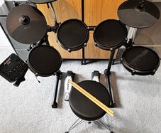Alesis turbo mesh kit with drum throne