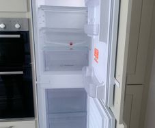 Indesit Integrated fridge freezer