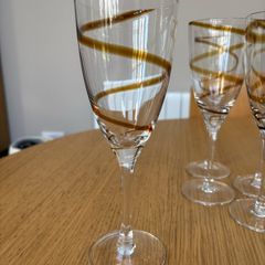6 Wine Glasses