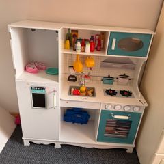 play kitchen