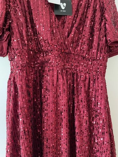 V by Very Occassion Stunning dress long length with sequins size 18 New with tags