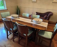 Antique Style Extendable Table & 6 Chairs