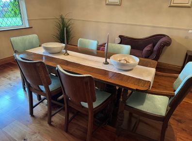 Antique Style Extendable Table & 6 Chairs