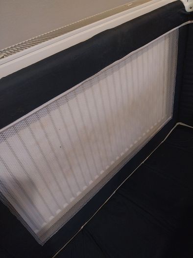 Travel cot / play pen