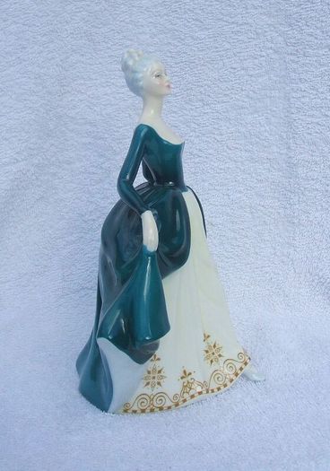 REGAL LADY (Royal Doulton HN 2709) - a finely produced figurine (1970's / 1980's). 7 5/8" (193mm) height.