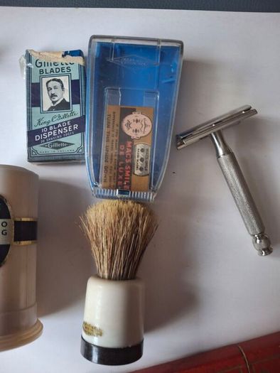 A Job Lot Of Vintage Shaving Razors & Blades + Brush Cut Throat Razor