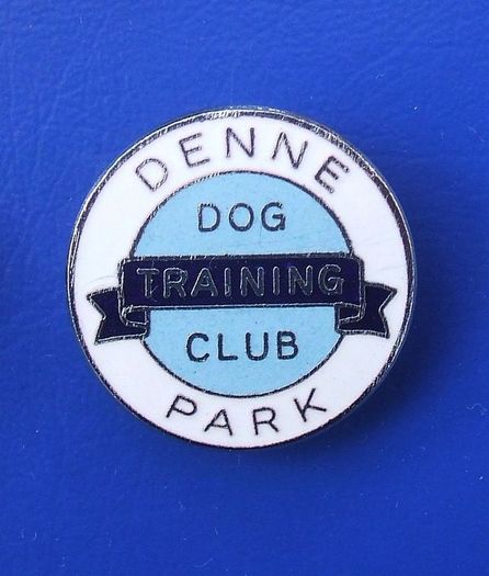 DENNE PARK DOG TRAINING CLUB (East Sussex) - membership badge (1970's). A scarce badge.