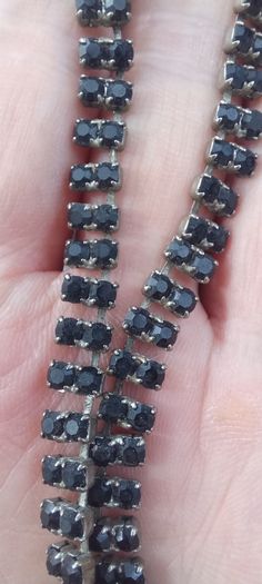Vintage jewelry is sold individually for 5 to 10 euros