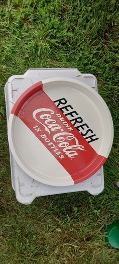 Coca Cola,advertising metal drinks tray ,,nice condition, buyer collects or pays postage thank you, sold as seen ,see pictures for condition