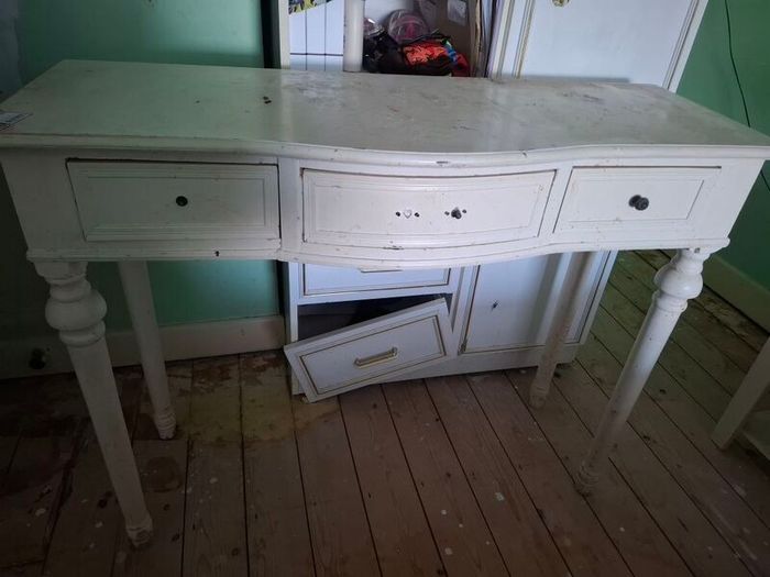 dressing table