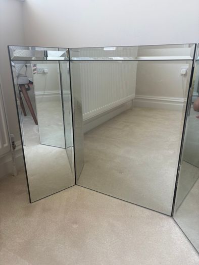 Dressing table mirror