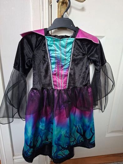 Girls witches costume age 5-6years