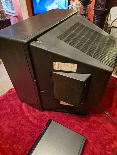 Vintage  20" Mitsubishi Tv & Remote
