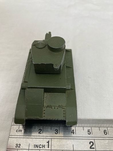 Dinky 152a. Light tank. 1937/41. Chain tracks. Rare