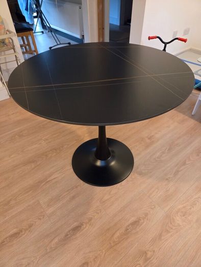 Malta ceramic round dining table