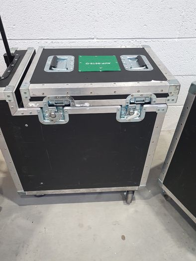 Flight case on wheels  with  Retractable handle