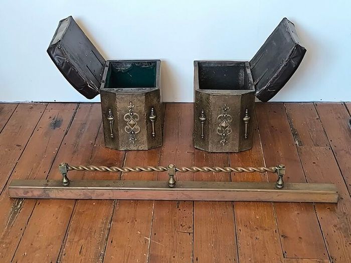 Antique Arts & Crafts Club Fender (c. 1900) adjustable fireplace seats